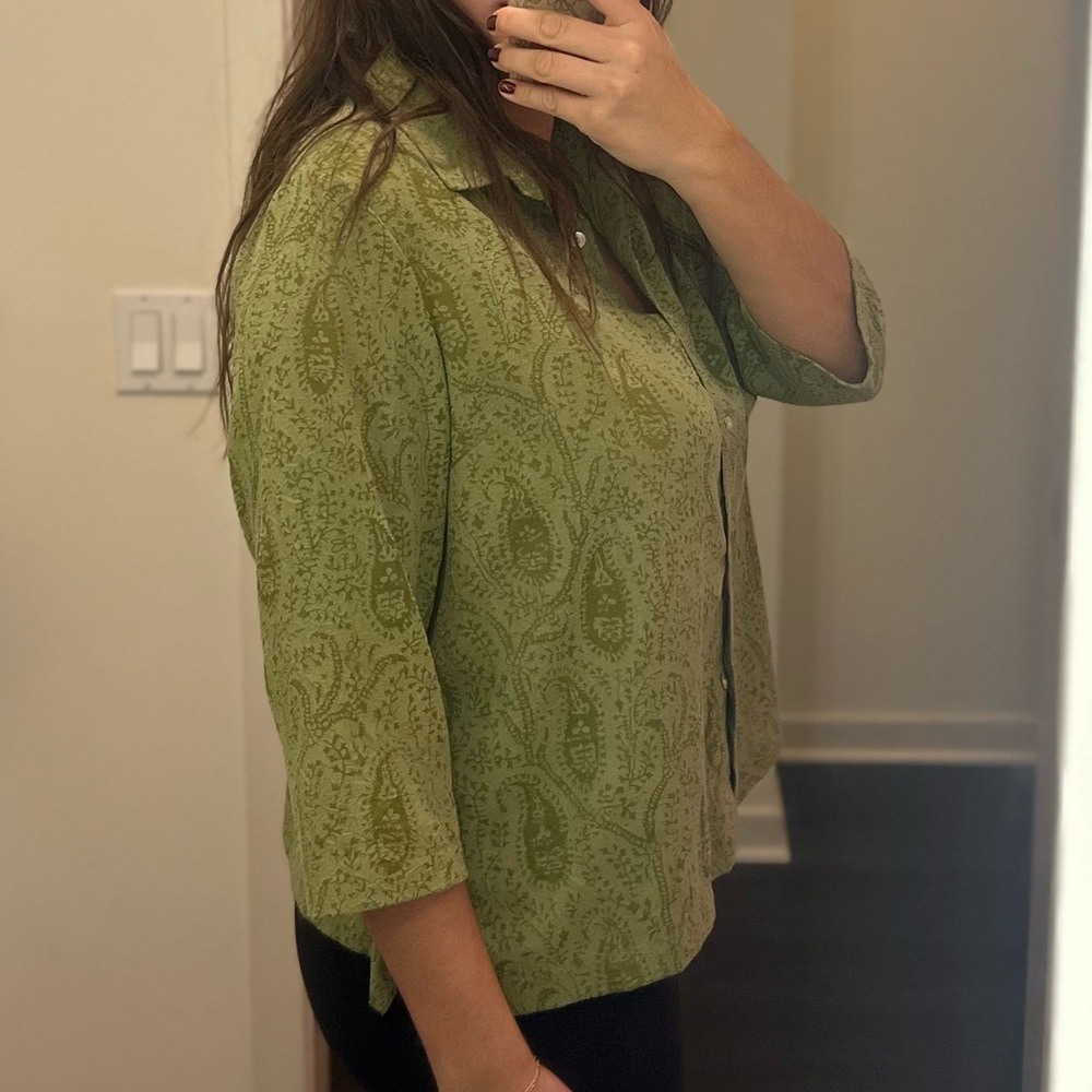 Green button down - Picture 3 of 4